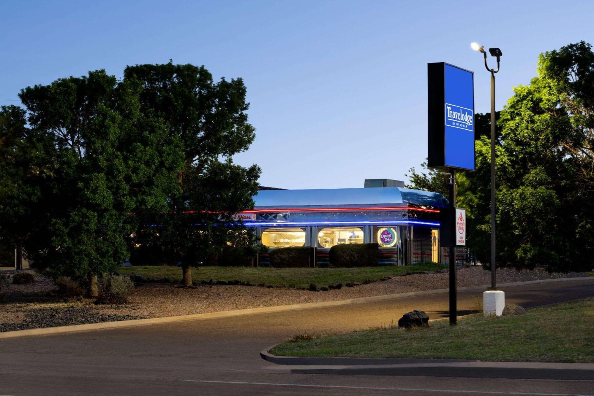 Travelodge By Wyndham Vaughn Kültér fotó
